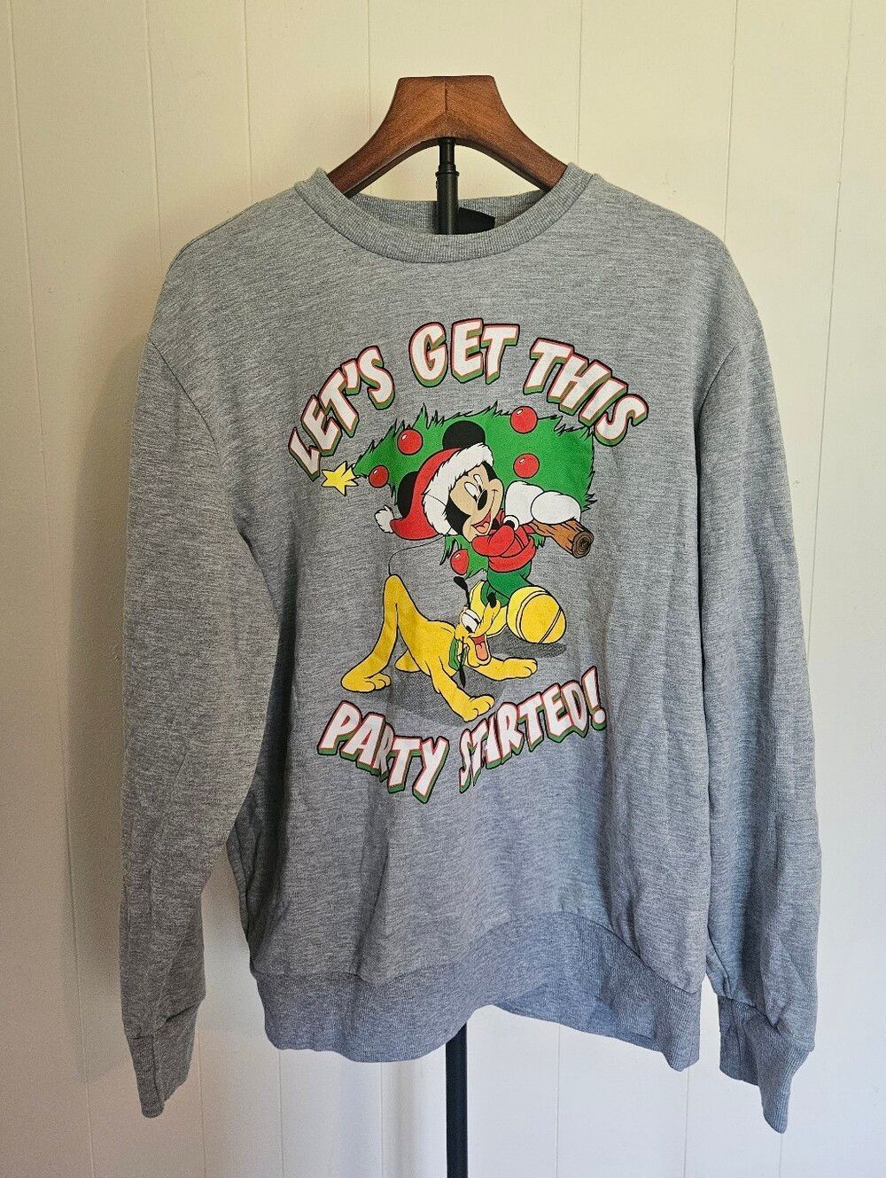Disney Gray Crewneck Sweatshirt with Mickey & Pluto Holiday Graphic Size Large